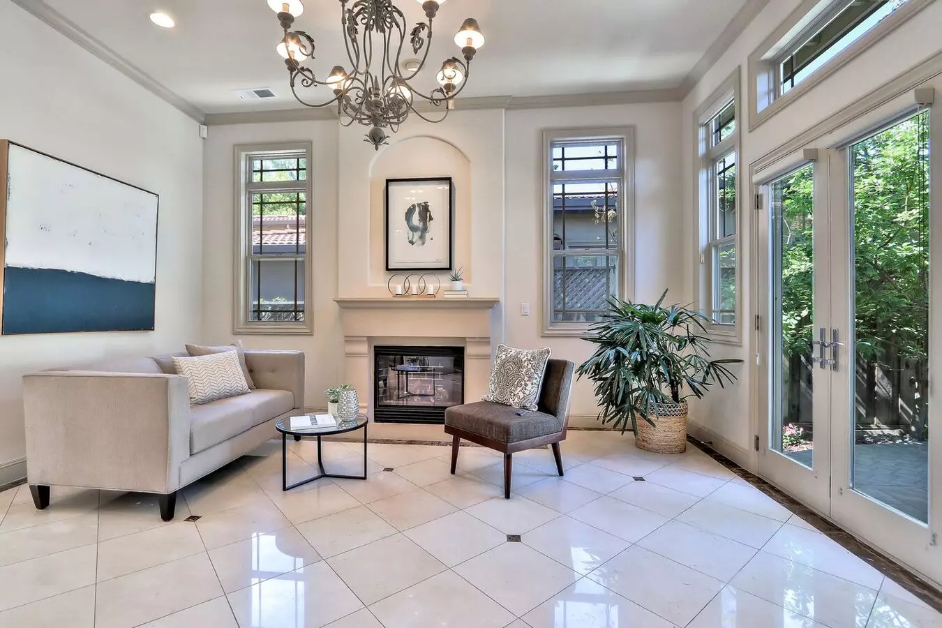 Saratoga 5 Bedrooms with Free Electricity from Solar System