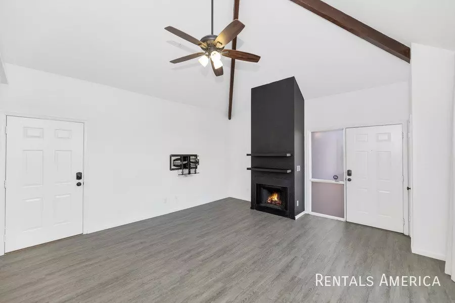 1211 N MILLER Road