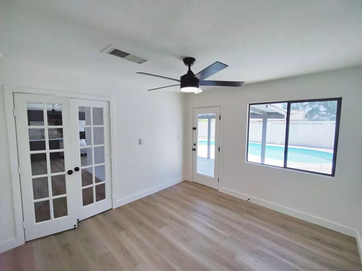 7321 E Coronado Rd