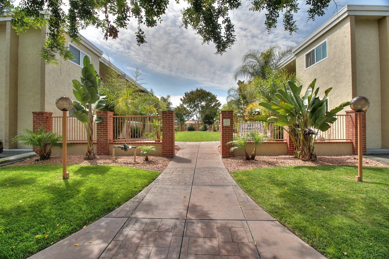 415 Acalanes Apartments