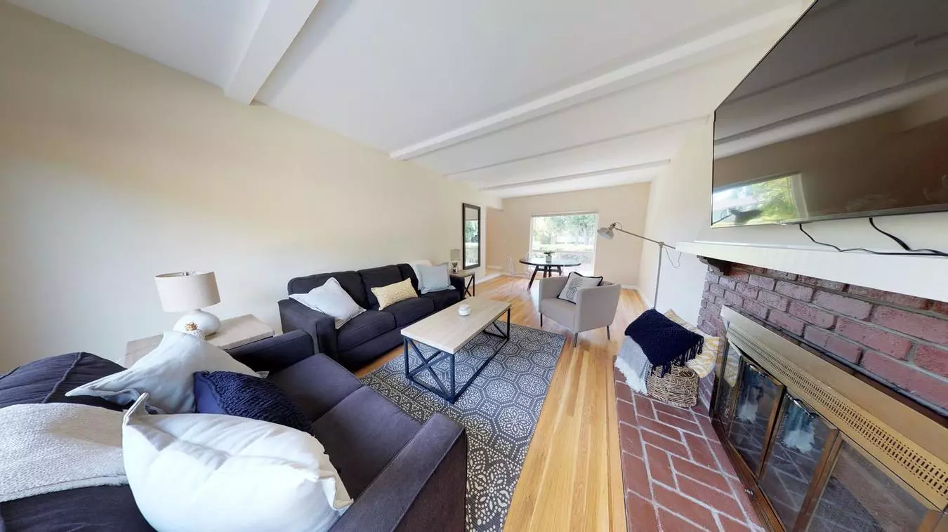 Private Bedroom in Bright Sunnyvale Home With Spacious Backyard