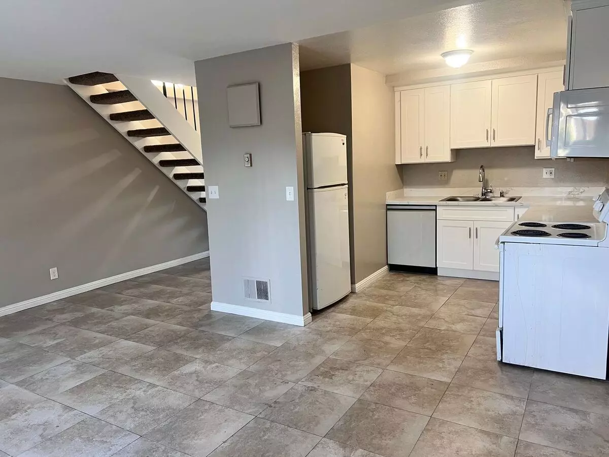 SUNNYVALE - Conveniently Located 3B/2B Townhome