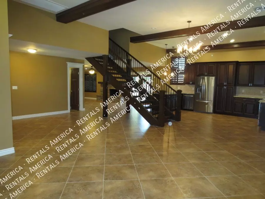 238 East Ellis Drive