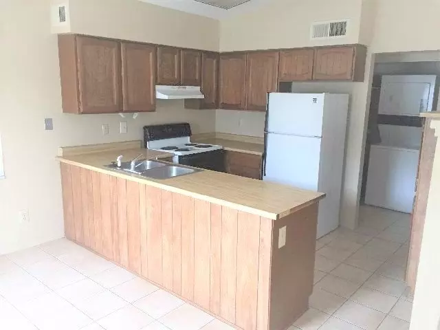 3B 2Ba Tempe Townhome With Community Pool!