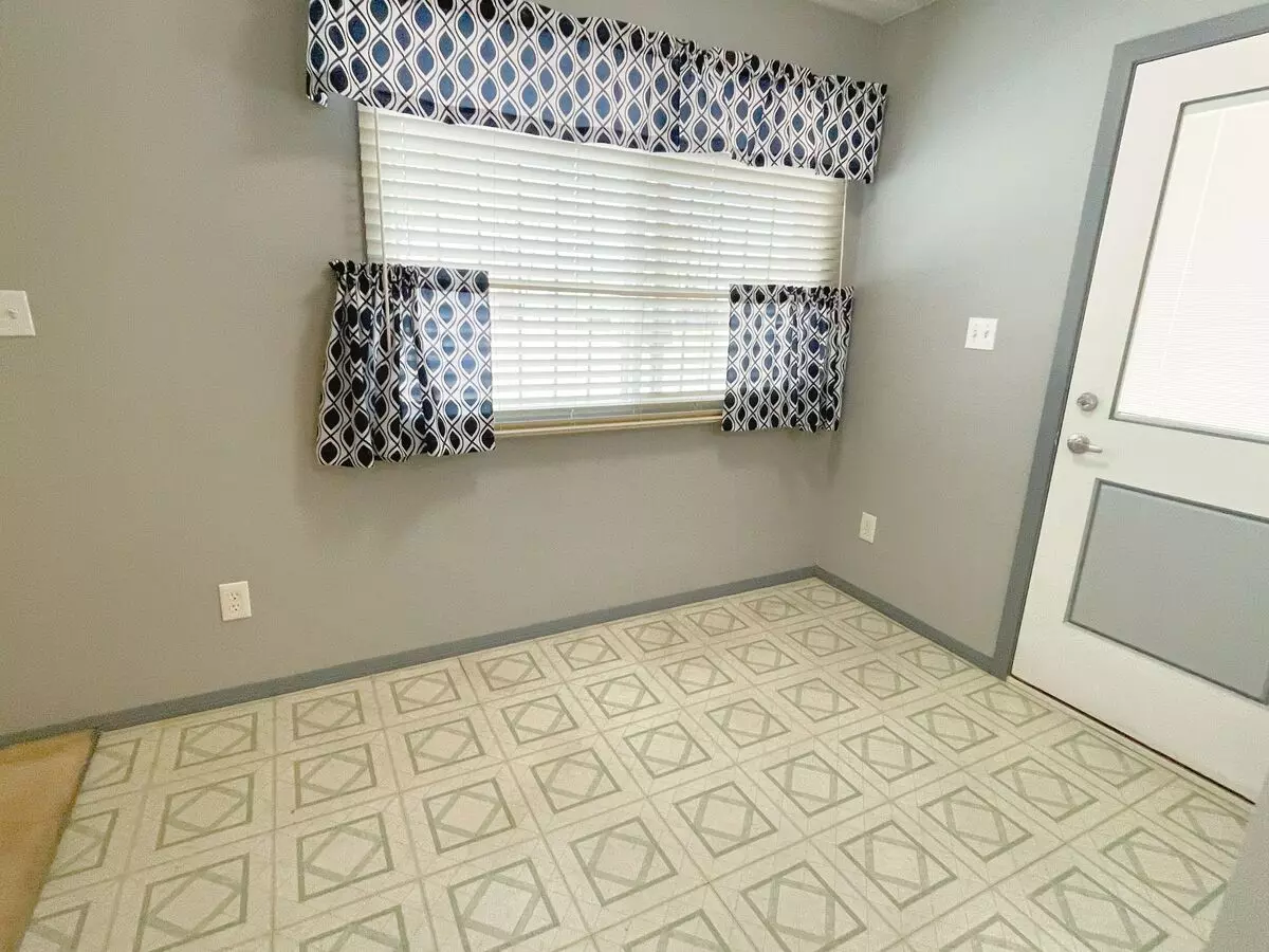 1515 W Huntington Dr
