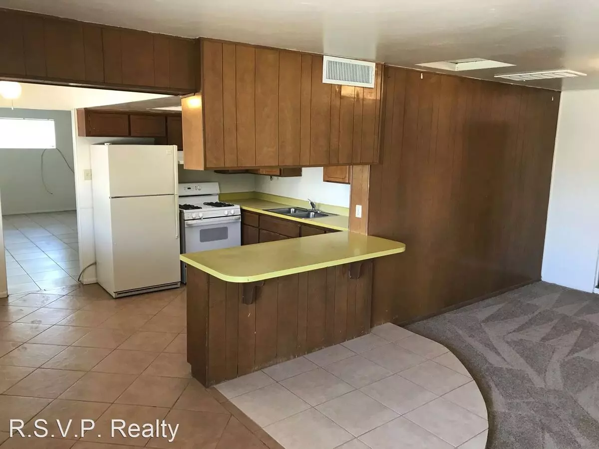 529 West 17th Place