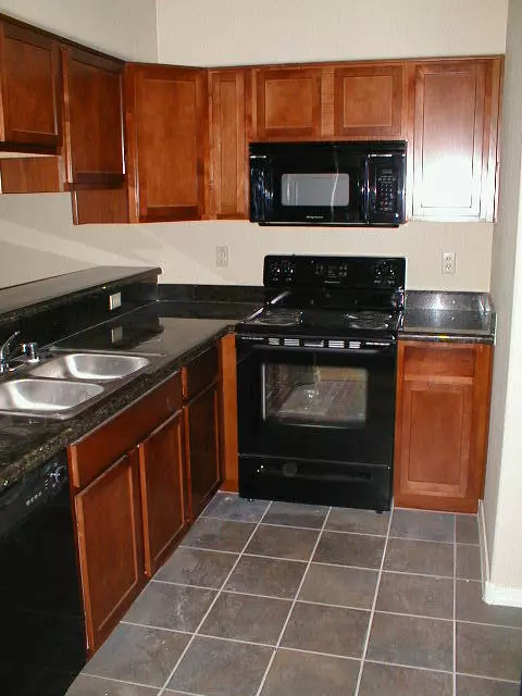 **first Month's Rent Free***gorgeous 2 Bedroom 2 Bath Right In The Heart Of The Asu Campus