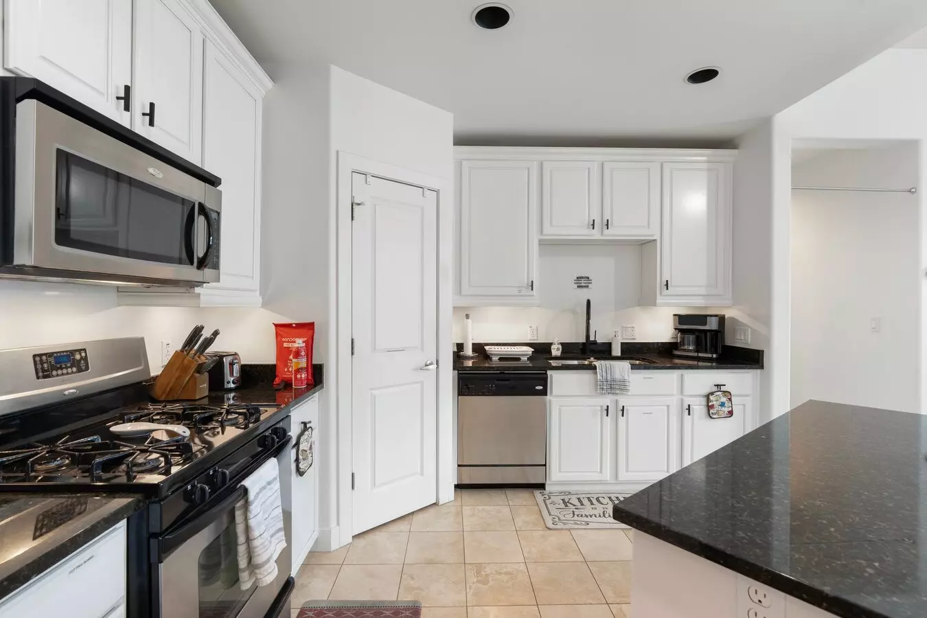 Lakefront Living - 2br/2ba Condo Utilities Included