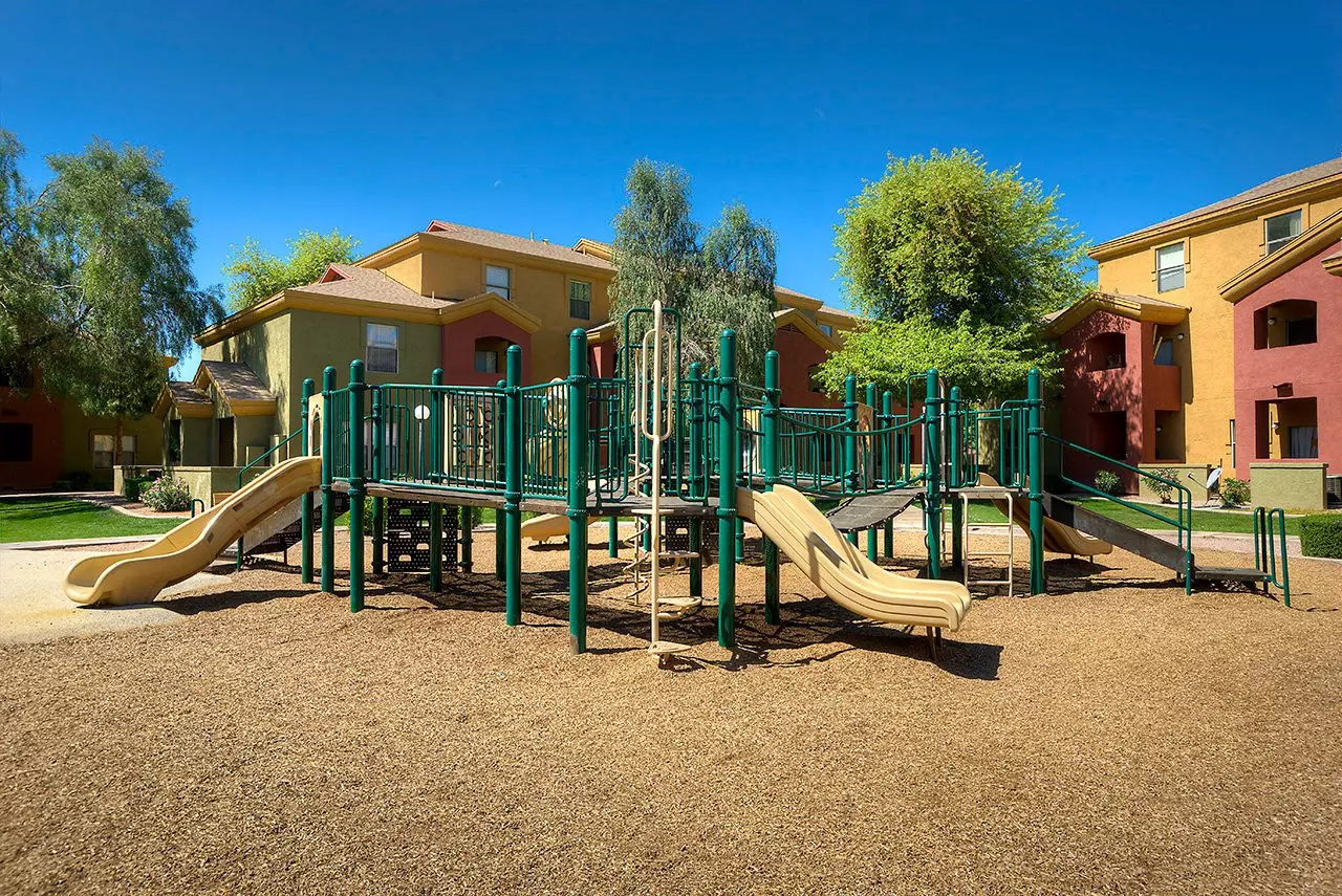 San Lucas Apartments
