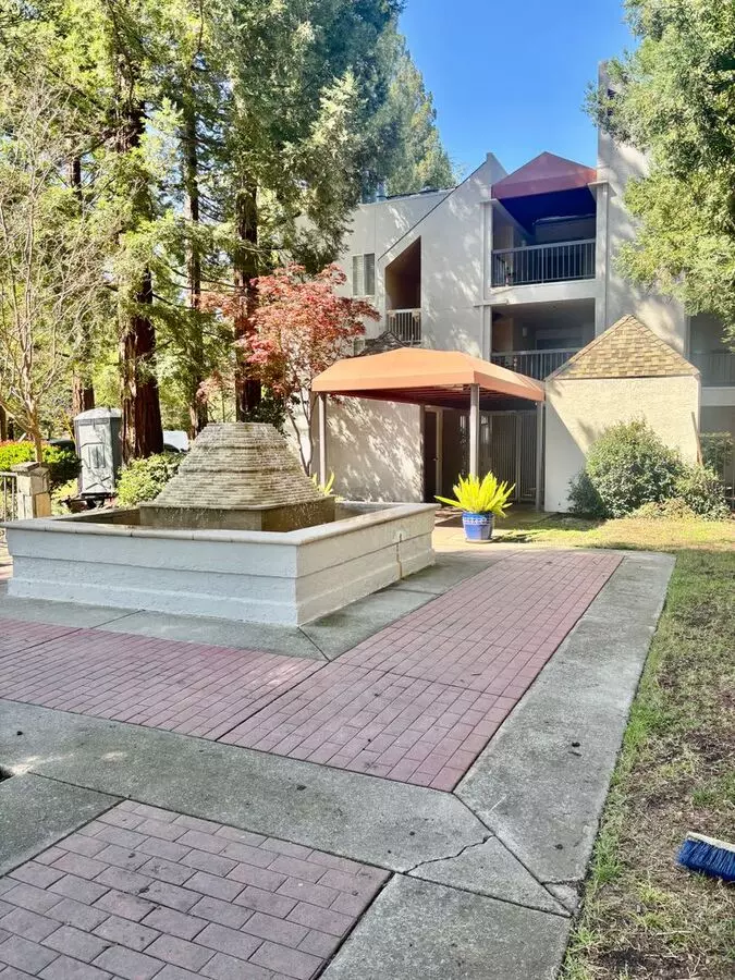 Walnut Creek 2 Bed 2 Bath Gorgeous End Unit On The First Floor With Garage!