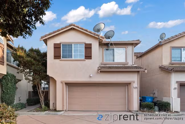 2168 Esperanca Avenue