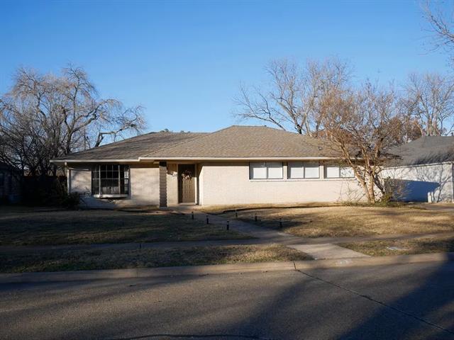 526 Winchester Dr Richardson, TX 75080