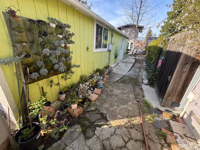 210 Lone Oak Ave Napa, CA 94558