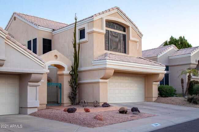 1136 E Hiddenview Dr Phoenix, AZ 85048