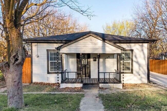 905 North Bradley Street