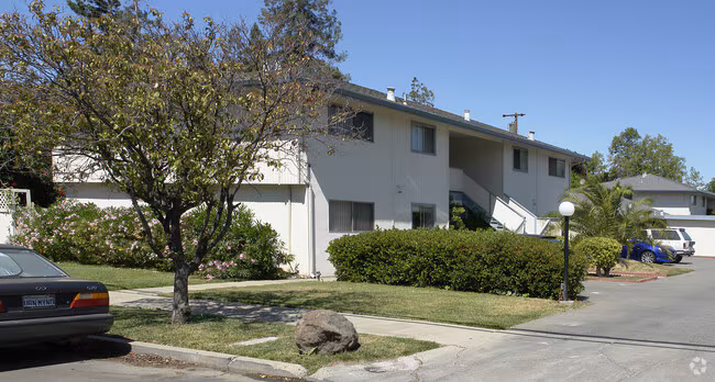 Mendocino Apartments