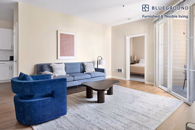5684 Bay St Emeryville, CA 94608