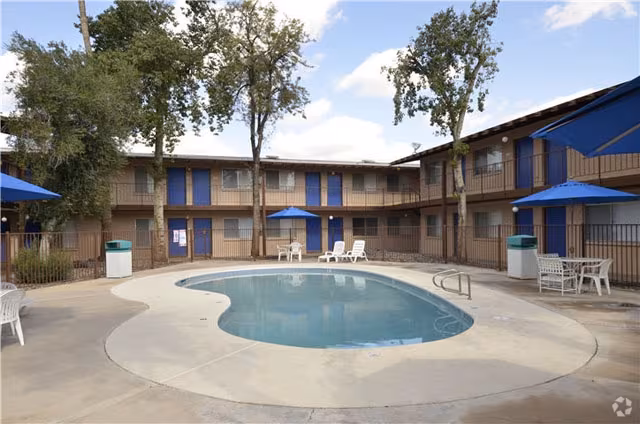 Chateau Gardens Apartments