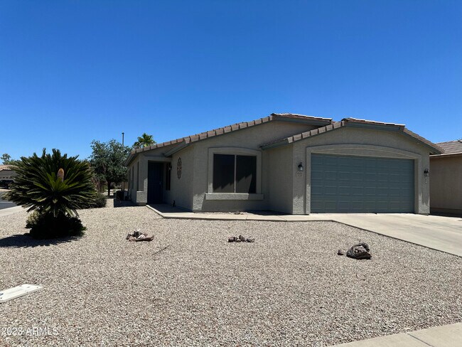 3352 E CHERRY HILLS Place