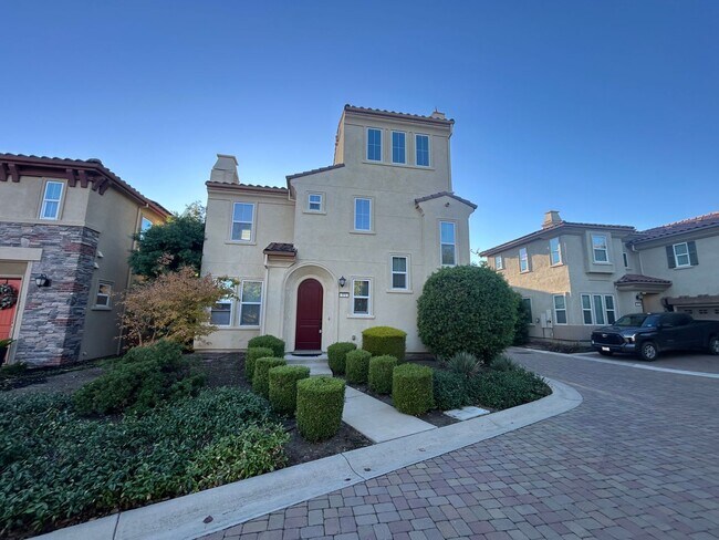 371 Cortona Way