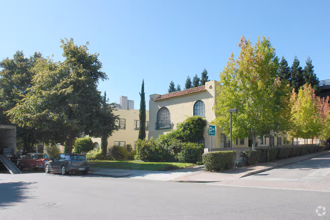 Bright & Updated Studio in Prime Palo Alto Location