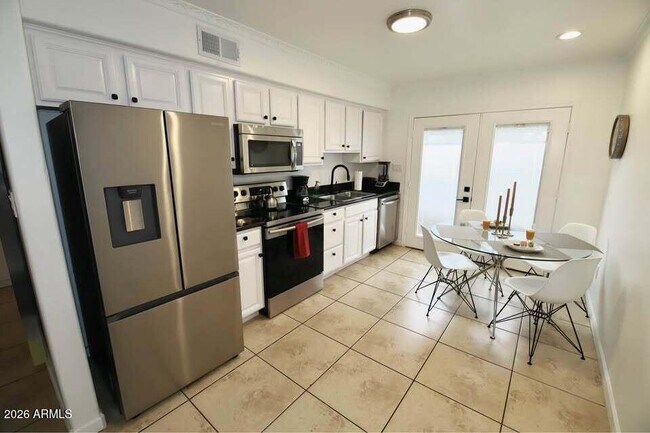 3445 N 36th St Phoenix, AZ 85018