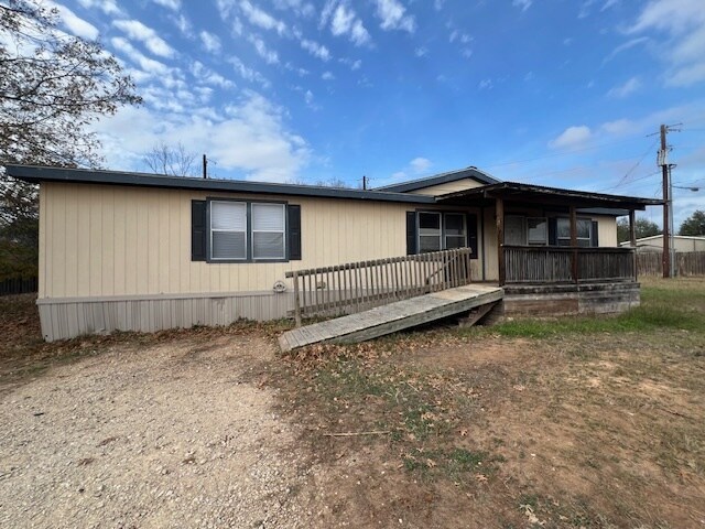 56 Willowbrook Ct Martindale, TX 78655