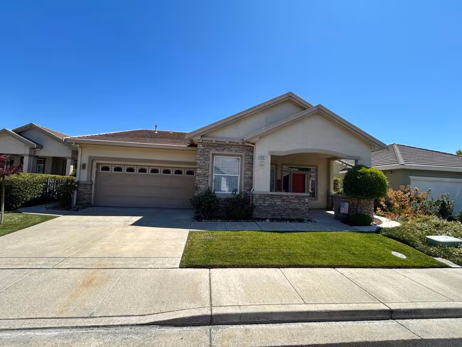 Beautifully Updated 2 Bed 2 Bath Home in 55+ Summerset Community
