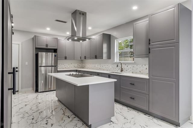 729 South Waverly Drive