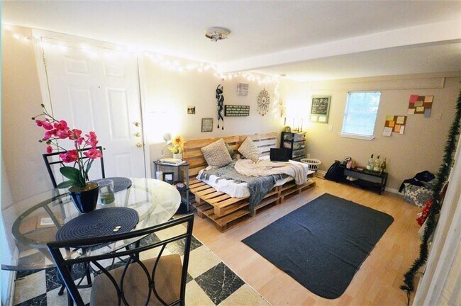 907 E 38th St Austin, TX 78705