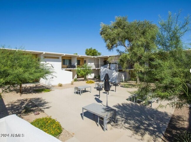 8021 E Osborn Rd Scottsdale, AZ 85251