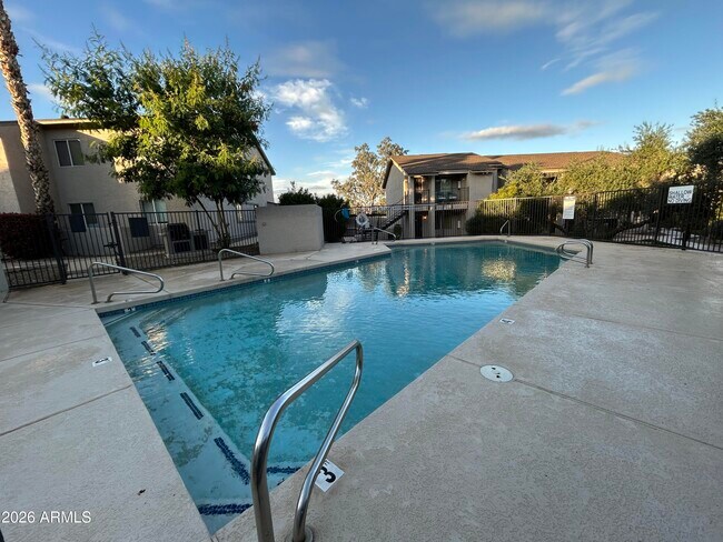 12440 N 20th St Phoenix, AZ 85022