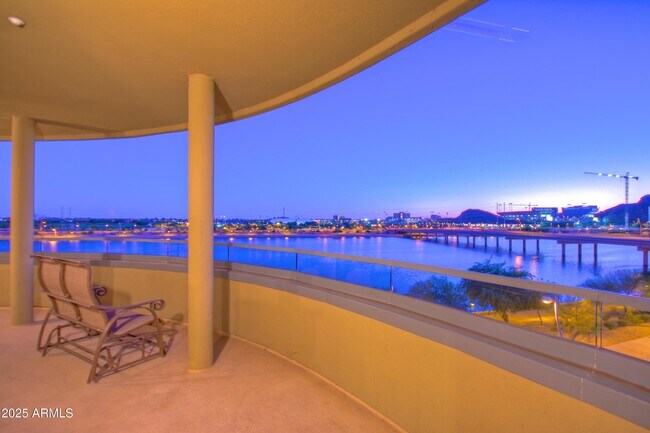 945 E Playa Del Norte Dr Tempe, AZ 85288