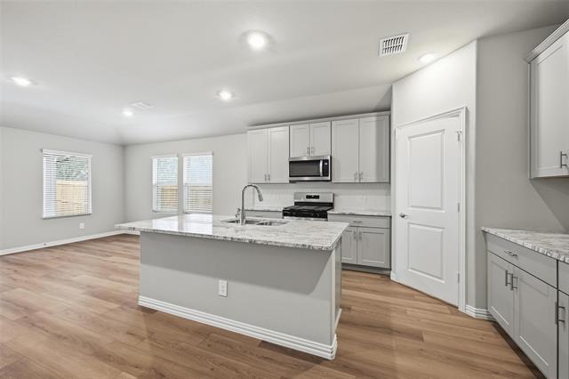 413 Midnight Oak Dr McKinney, TX 75069