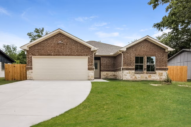 1219 Saturn Dr Cedar Hill, TX 75104
