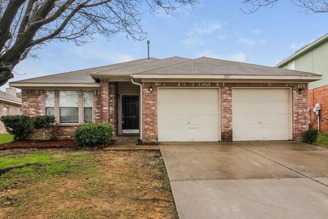 2807 N Hampton Dr Grand Prairie, TX 75052