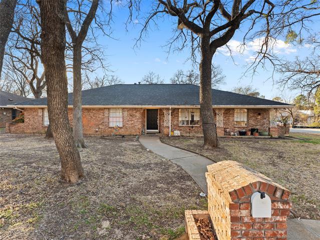 1312 Oak Glen Trail Arlington, TX 76012