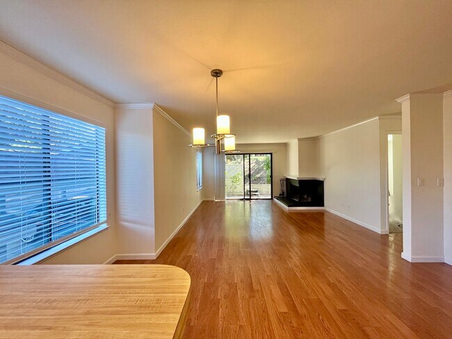 2Bed/2Bath Central Novato Location with Pool and Tennis
