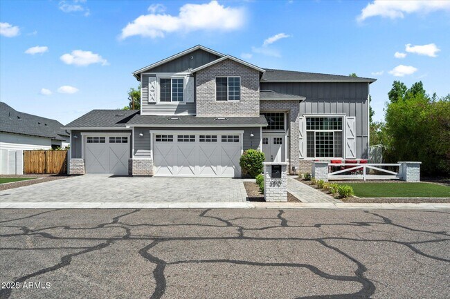 3810 E Devonshire Avenue