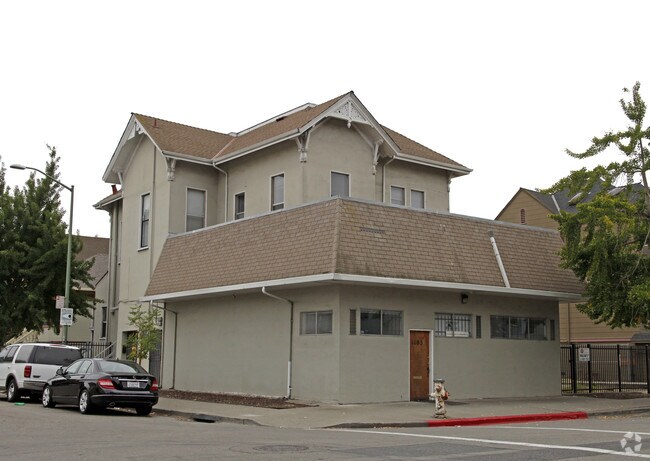 1127 Chestnut