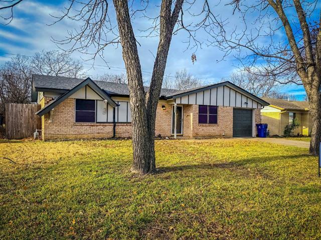 549 NW Hillery St Burleson, TX 76028