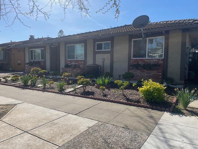 4416 Moorpark AVE 2