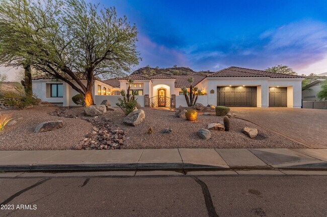 5529 W Pinnacle Hill Dr Glendale, AZ 85310