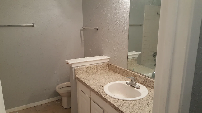 2912 Emerald Dr Mesquite, TX 75150
