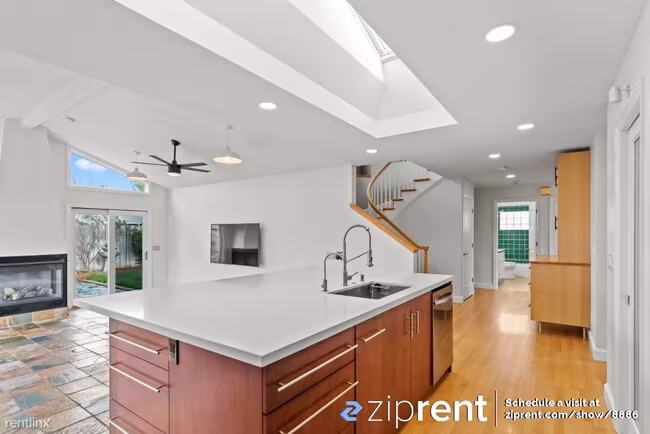 475 Roading Drive