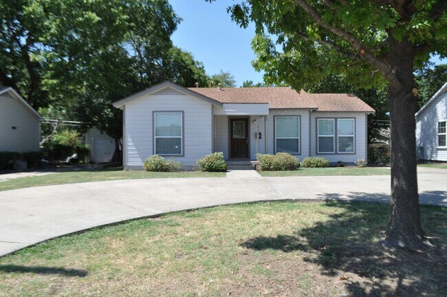 1243 Centerville Rd Dallas, TX 75218