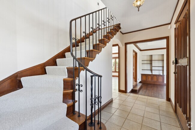 2801 Hillside Drive