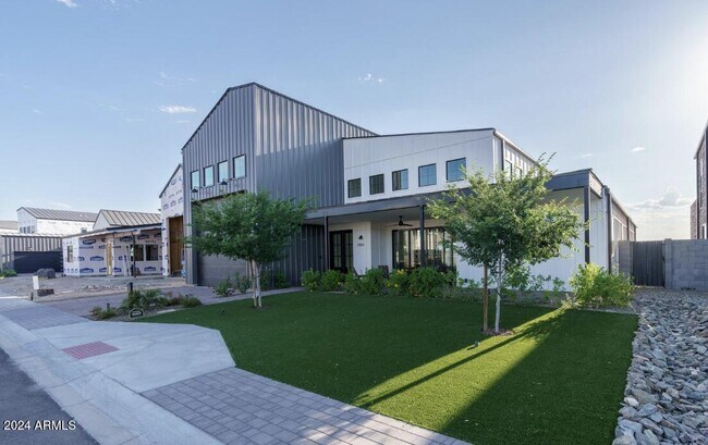 8504 S 10th Lane