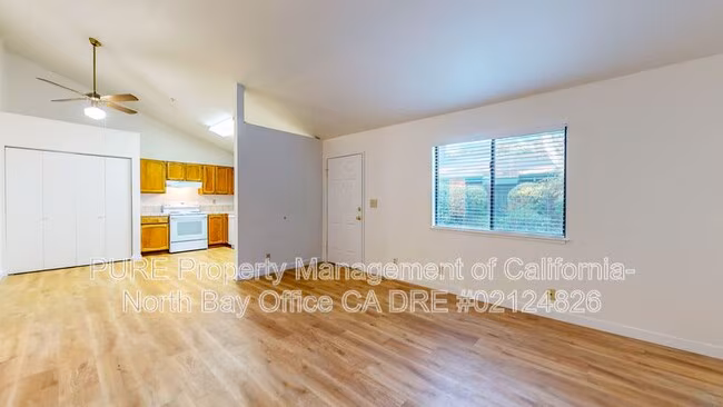 34 Pine Tree Cir Cotati, CA 94931