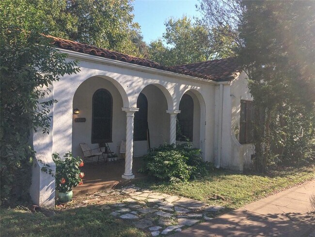 3111 Harris Park Avenue